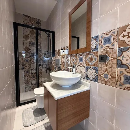 Appartamento Iconic Sea View Duplex W Terrace In Balat Provincia di Istanbul