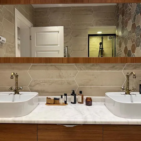 Iconic Sea View Duplex W Terrace In Balat דירה איסטמבול