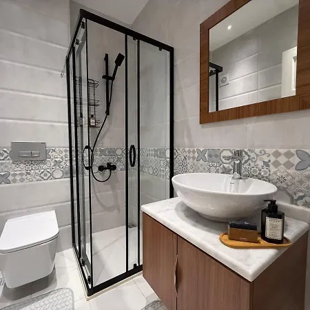 Iconic Sea View Duplex W Terrace In Balat Apartment