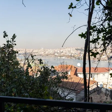 Iconic Sea View Duplex W Terrace In Balat Istanbul