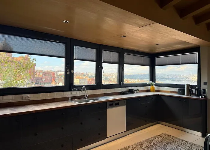 Iconic Sea View Duplex W Terrace In Balat Istanboel